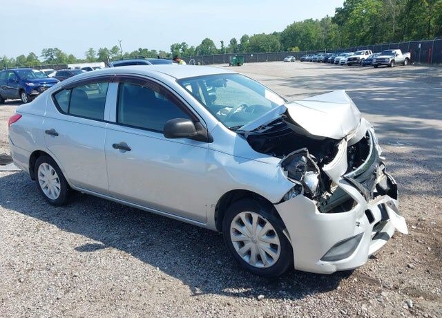 2015 NISSAN Versa