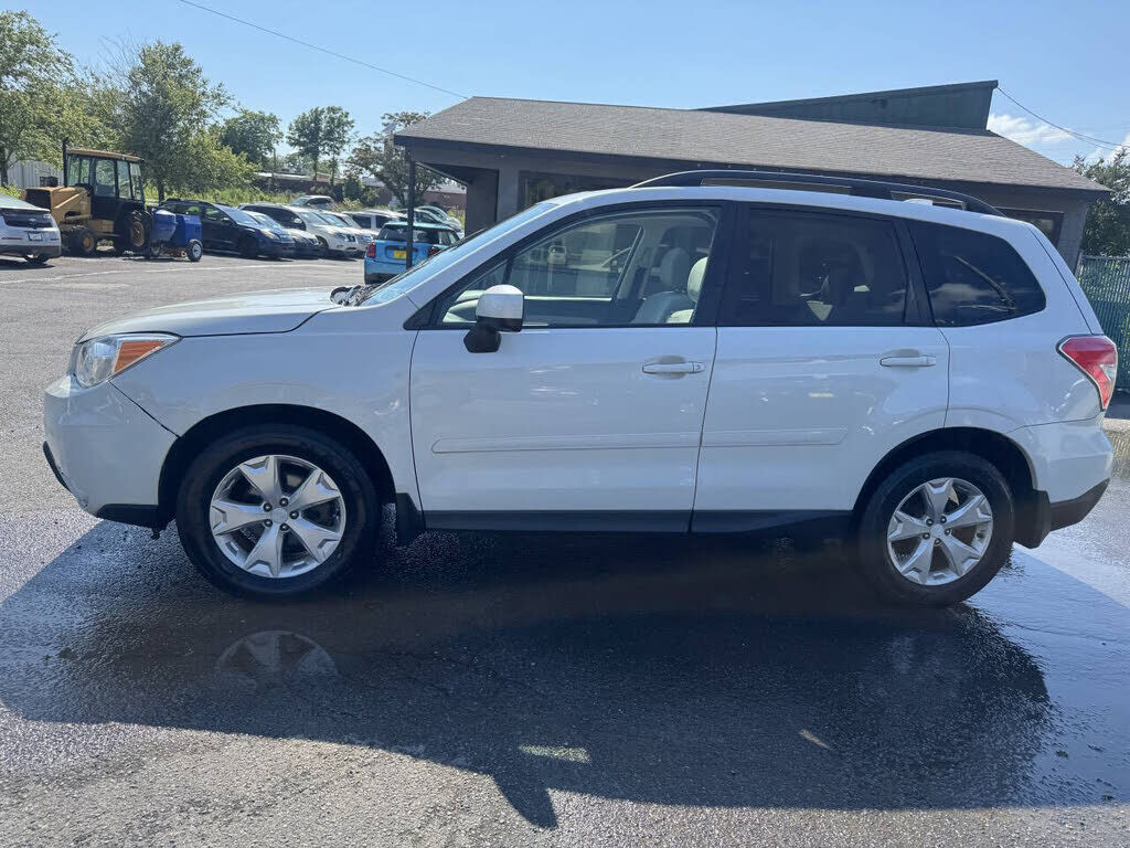 2016 SUBARU Forester