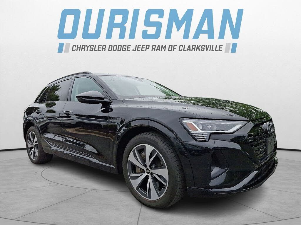 2024 AUDI Q8