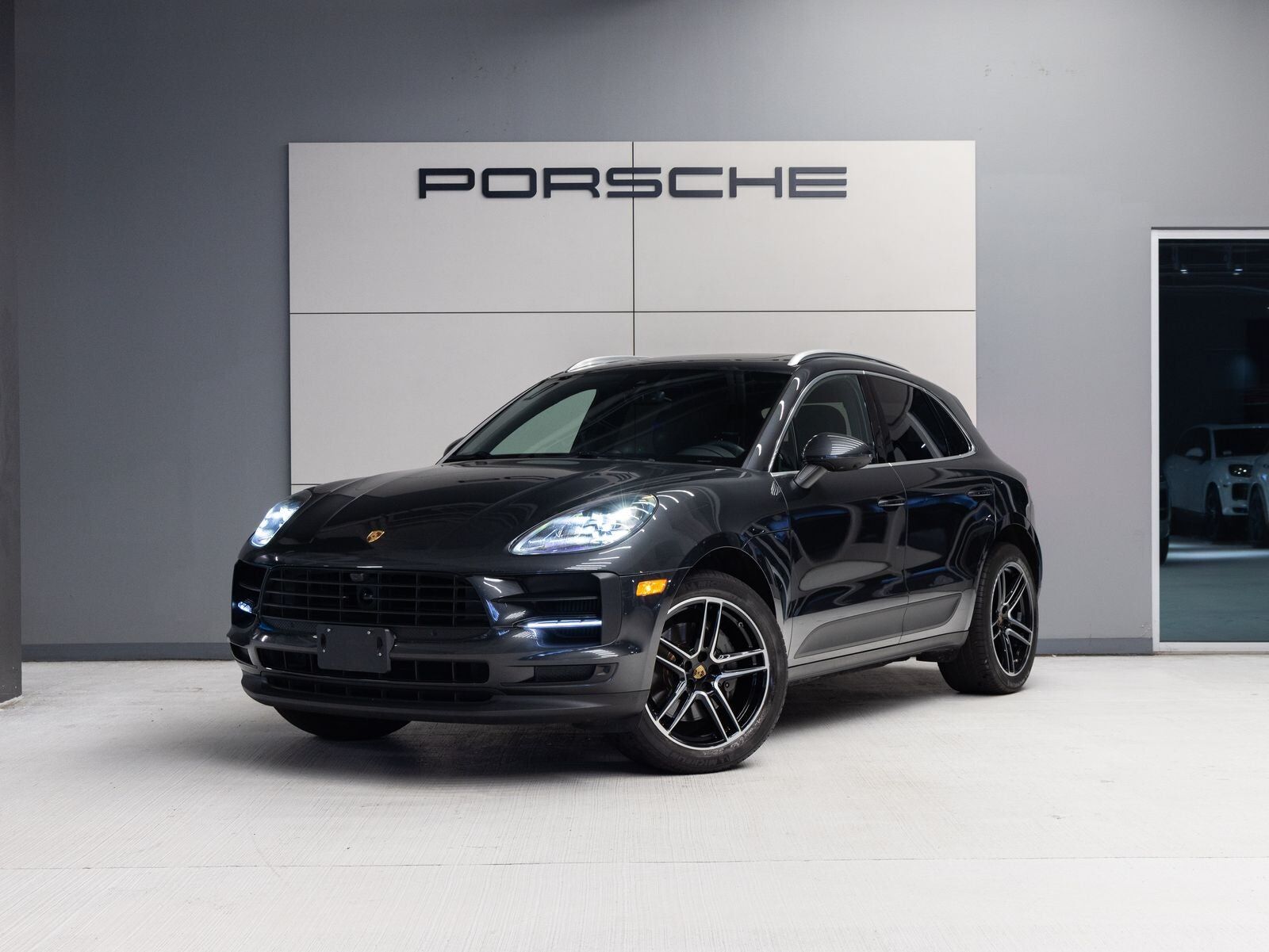 2020 PORSCHE Macan