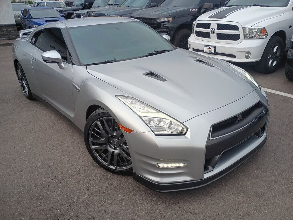 2016 NISSAN GT-R