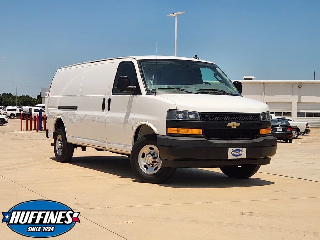 2023 CHEVROLET Express
