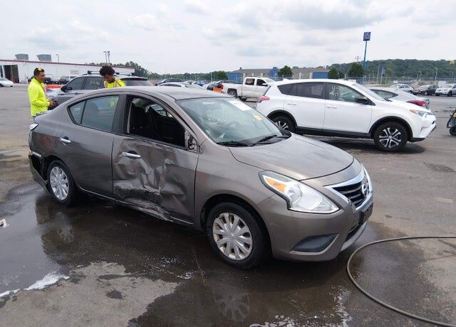 2015 NISSAN Versa