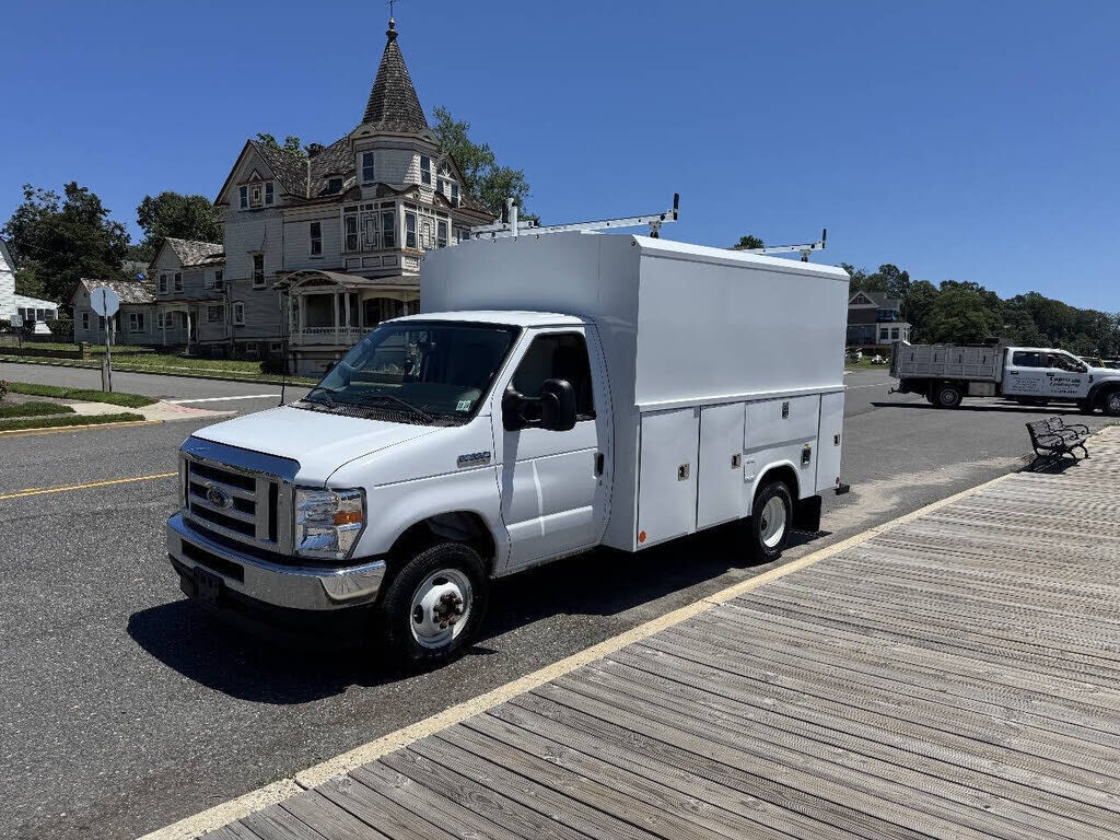 2024 FORD E-350