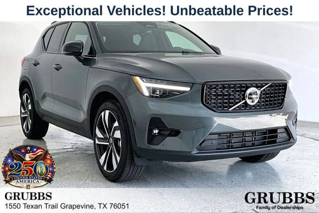 2026 VOLVO XC40