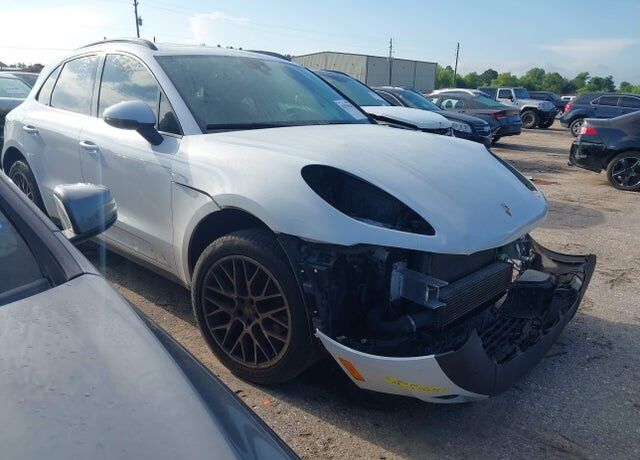 2018 PORSCHE Macan