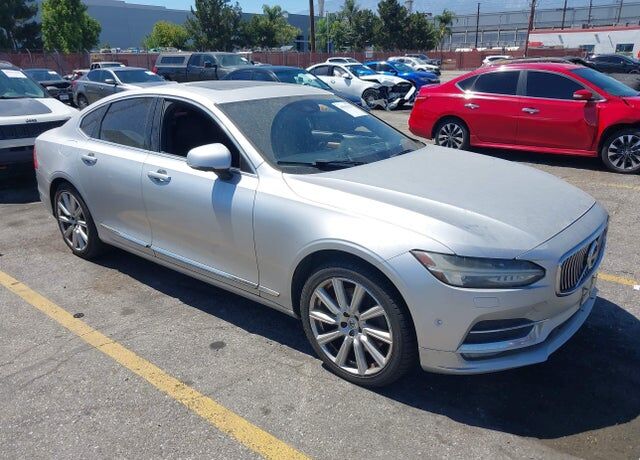 2017 VOLVO S90