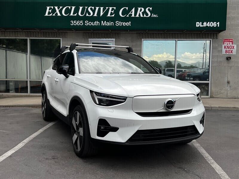 2023 VOLVO C40