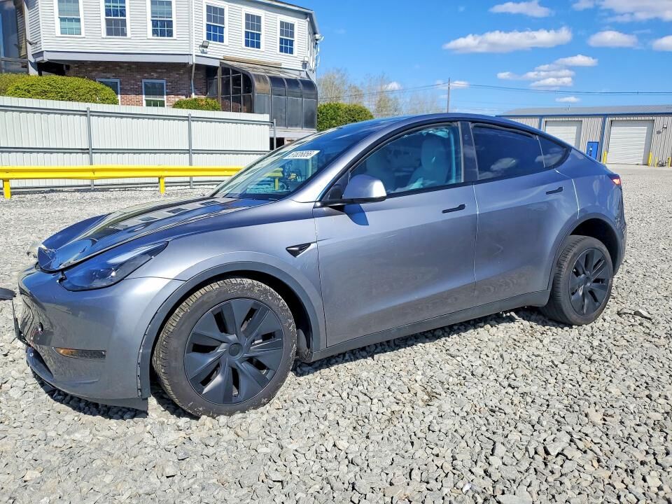 2025 TESLA Model Y
