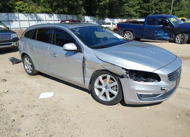 2017 VOLVO V60