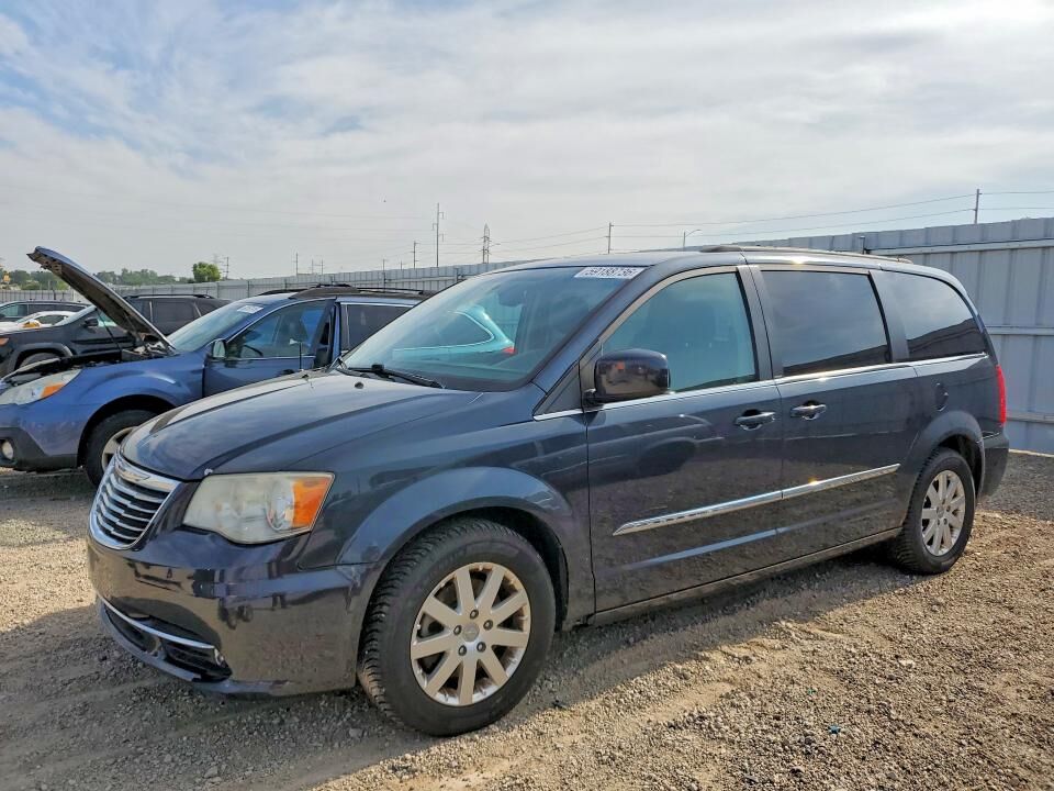 2013 CHRYSLER Town and Country