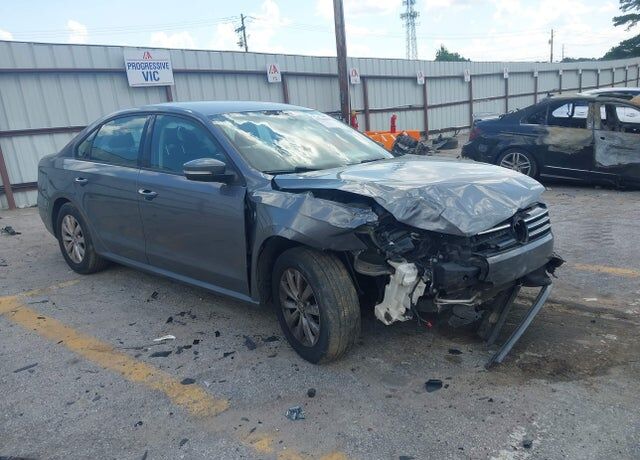 2015 VOLKSWAGEN Passat