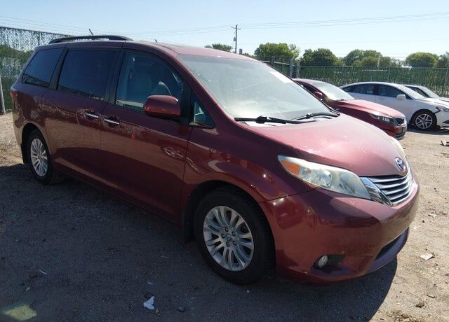 2017 TOYOTA Sienna