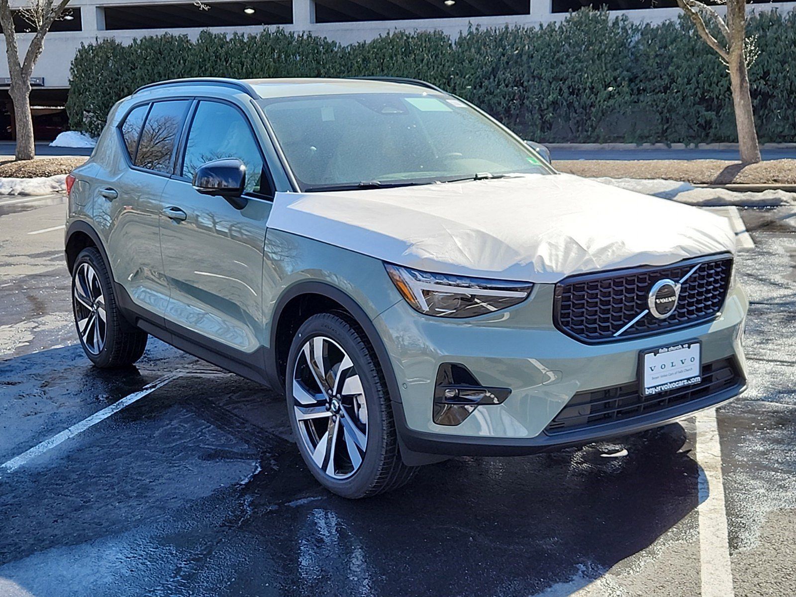 2025 VOLVO XC40