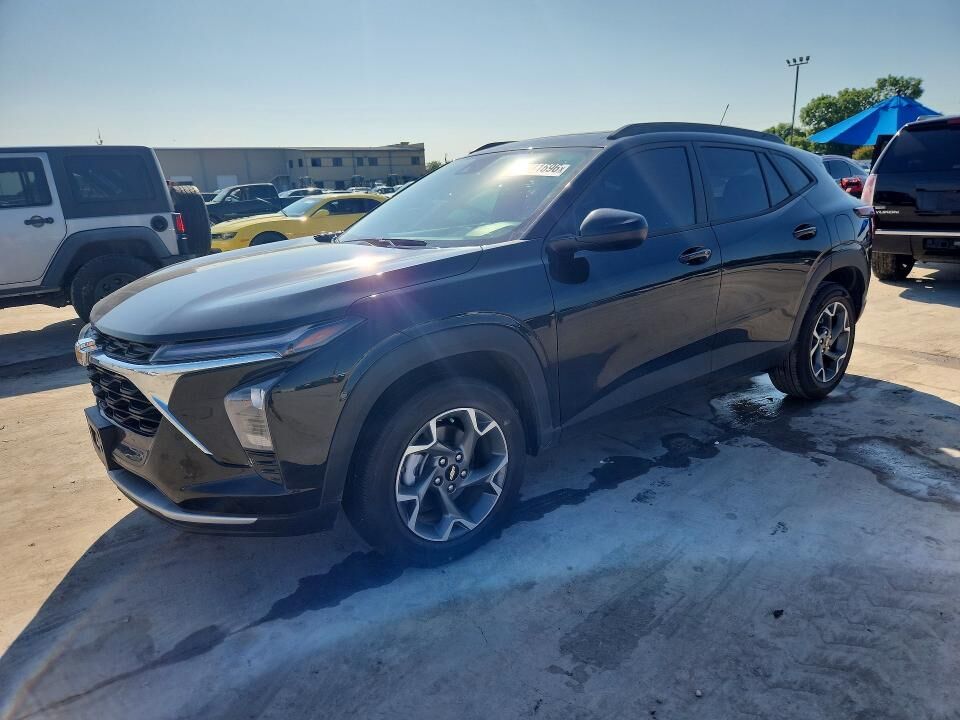 2025 CHEVROLET Trax