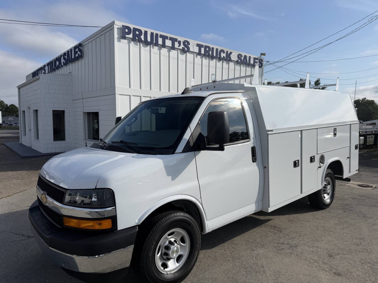 2023 CHEVROLET Express