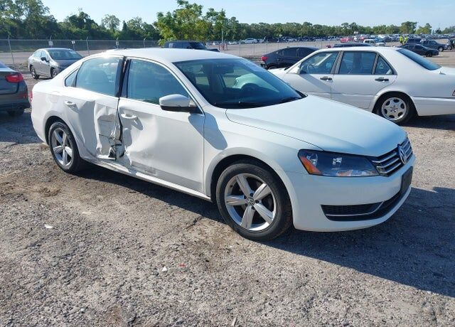 2014 VOLKSWAGEN Passat