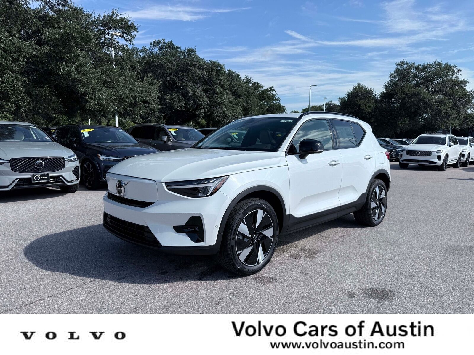 2026 VOLVO EX40