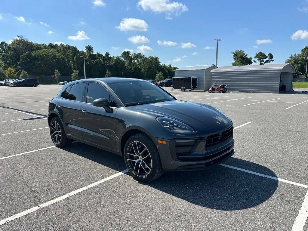 2024 PORSCHE Macan