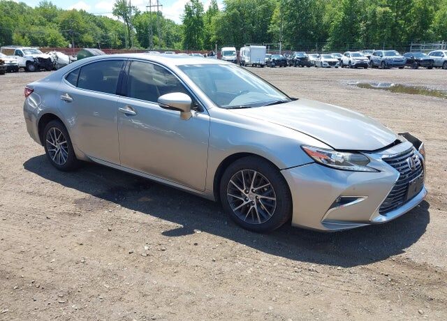 2016 LEXUS ES