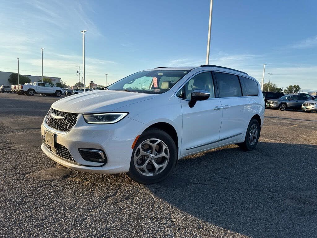 2023 CHRYSLER Pacifica