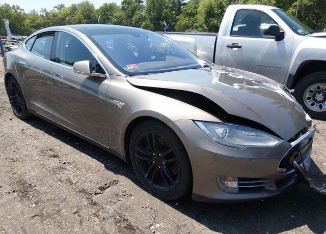 2015 TESLA Model S