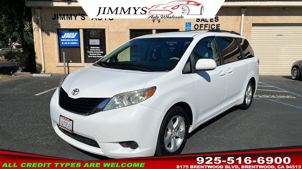2012 TOYOTA Sienna