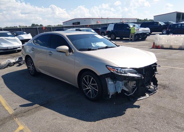 2018 LEXUS ES