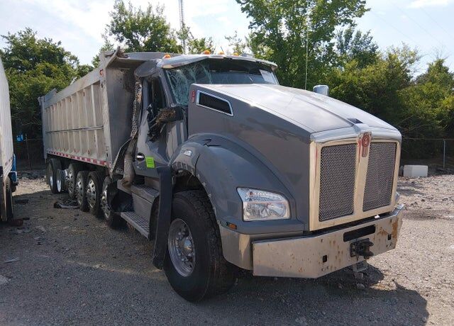 2025 KENWORTH T880