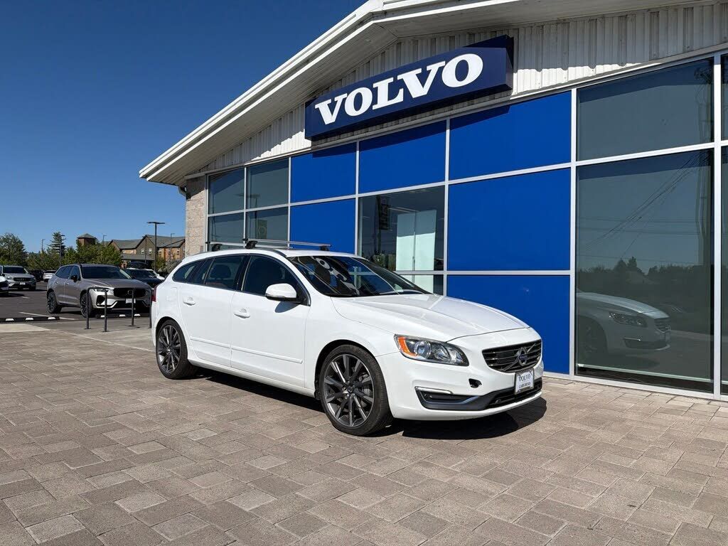 2017 VOLVO V60CC