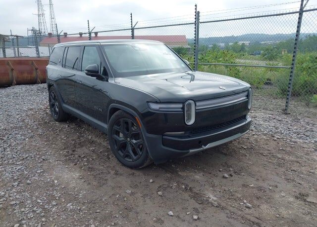 2025 RIVIAN R1S