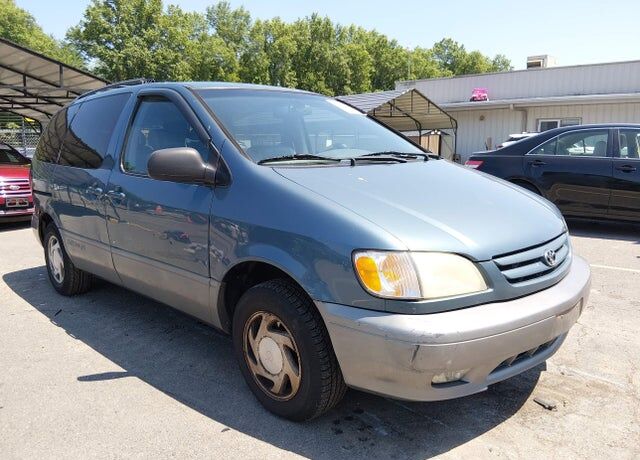 2002 TOYOTA Sienna