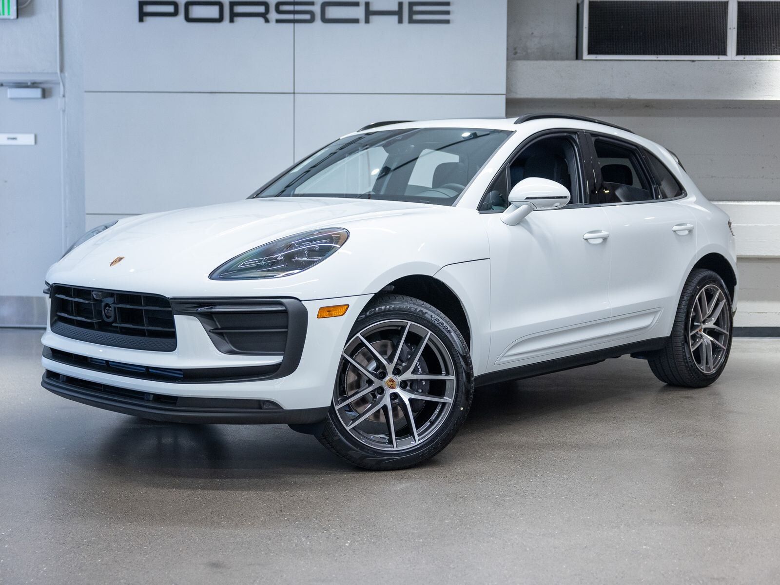 2026 PORSCHE Macan