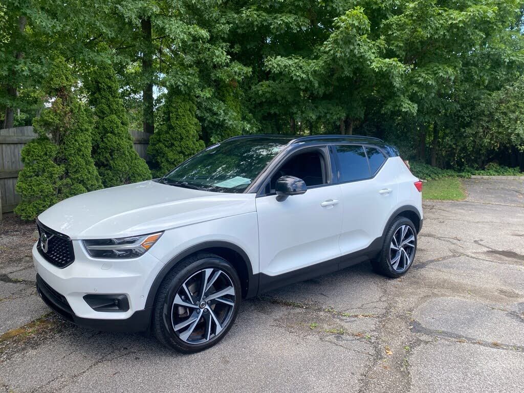 2019 VOLVO XC40