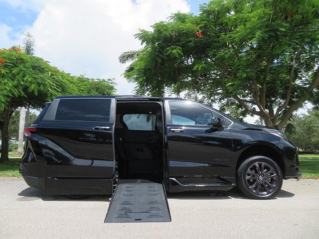 2024 TOYOTA Sienna