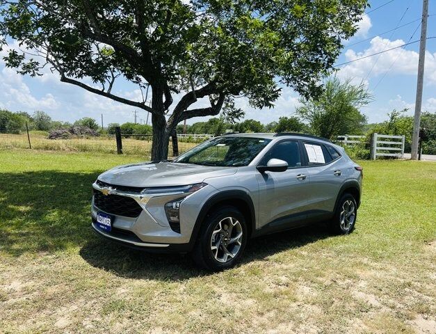 2025 CHEVROLET Trax