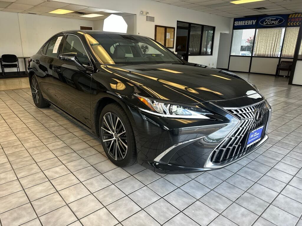 2024 LEXUS ES