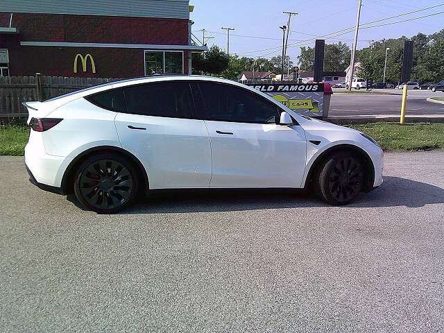 2024 TESLA Model Y