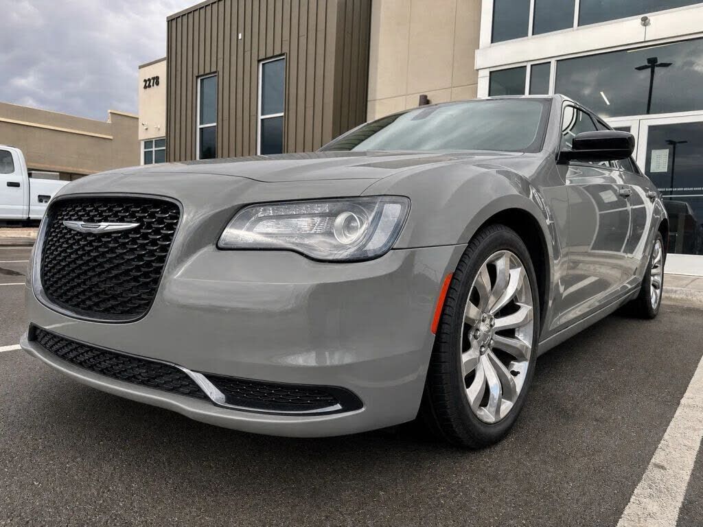 2019 CHRYSLER 300