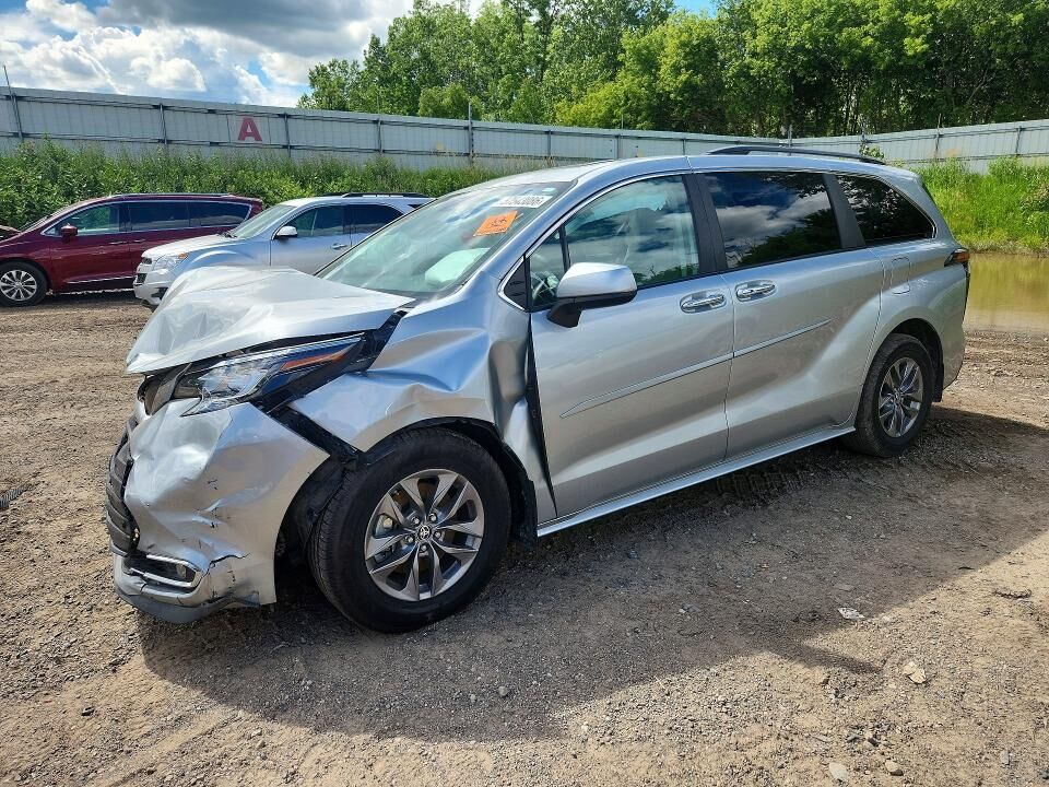 2023 TOYOTA Sienna