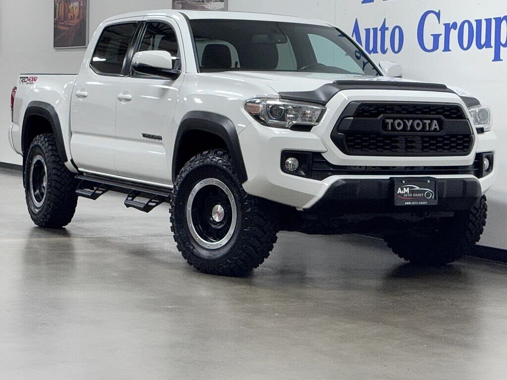 2017 TOYOTA Tacoma