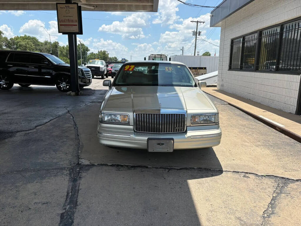 1997 LINCOLN Town Car