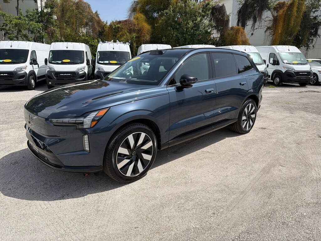 2025 VOLVO EX90