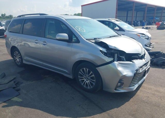 2018 TOYOTA Sienna