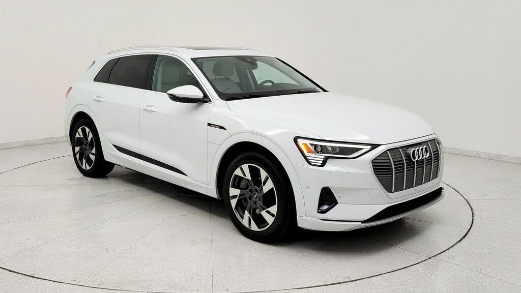 2023 AUDI e-tron