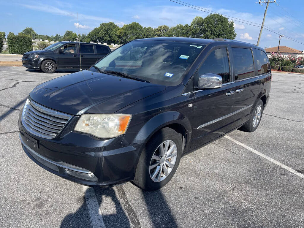 2014 CHRYSLER Town and Country
