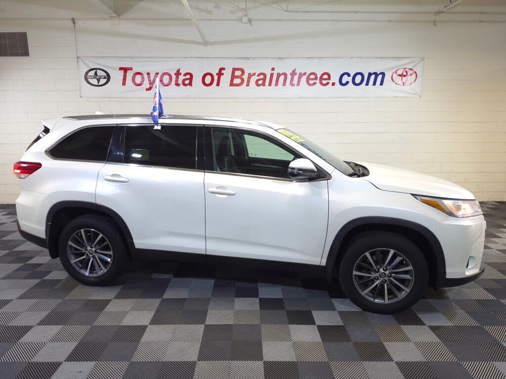 2019 TOYOTA Highlander