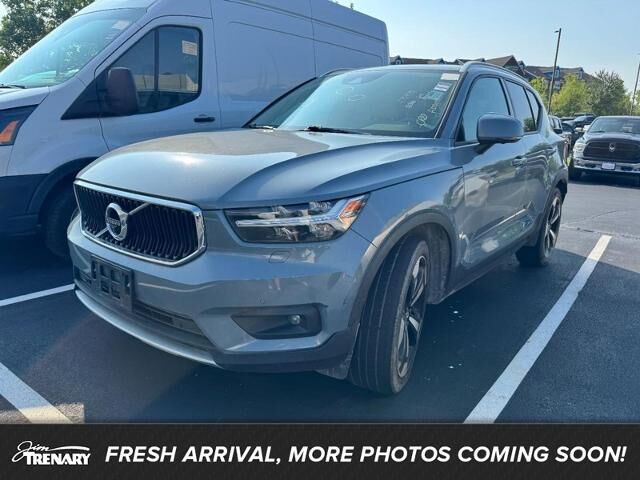 2020 VOLVO XC40
