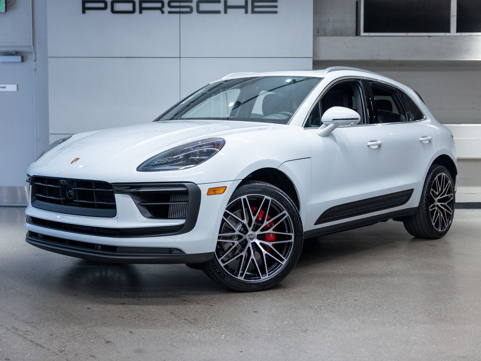 2026 PORSCHE Macan