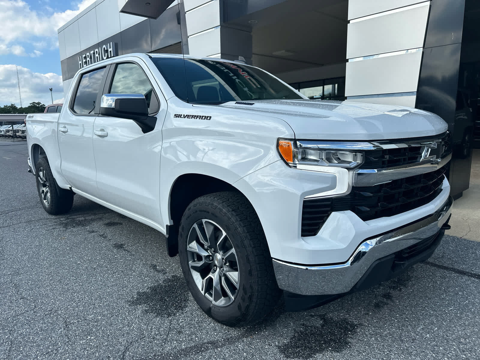 2024 CHEVROLET Silverado